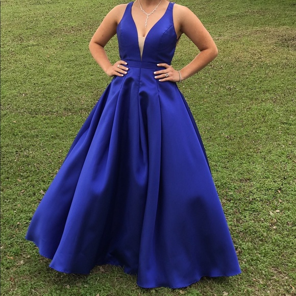 Prom Dresses. - Picture 1 of 2